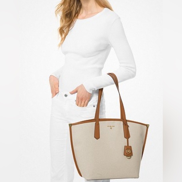 Michael Kors Jane Large Canvas Tote Bag. - Picture 2 of 11